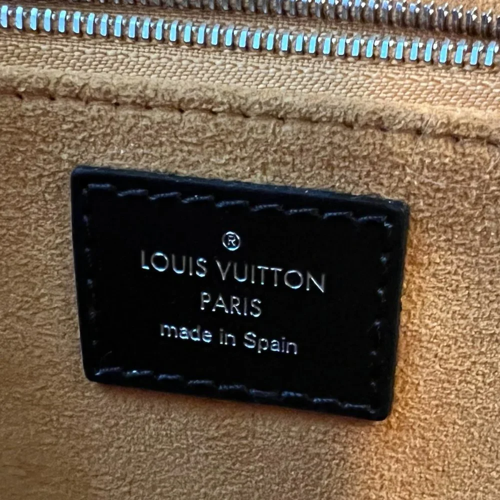 Louis Vuitton Black Epi Leather Crossbody Bag